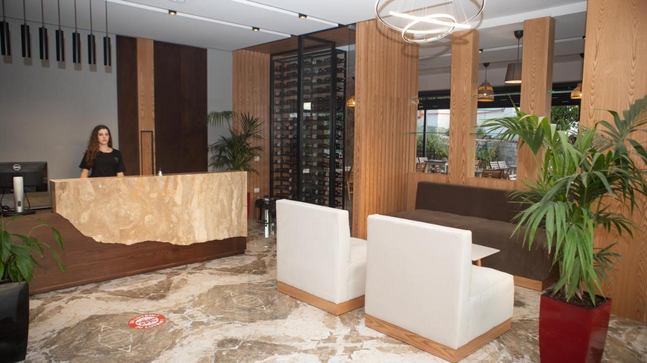 Hotel Qeparo Extérieur photo