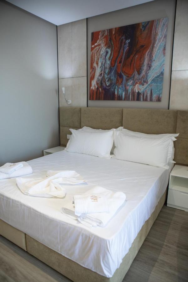 Hotel Qeparo Extérieur photo